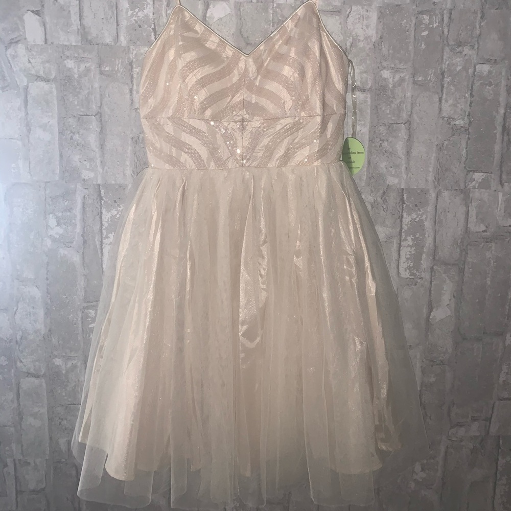 Windsor girls dress still in tag💕